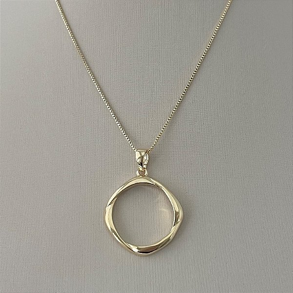 Colar quadrado interior redondo abaloado em banho de ouro 18k