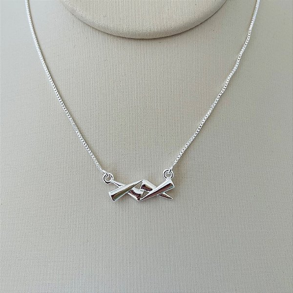 Colar pingente em X em banho de prata silver