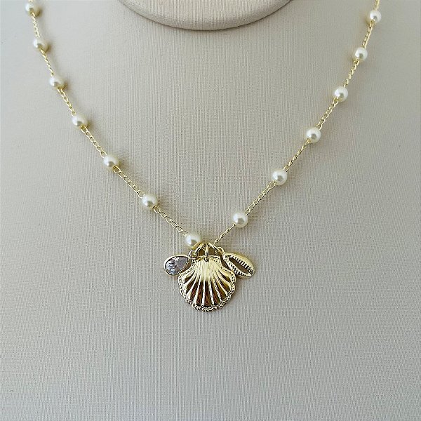 Colar de pérolas com conchas em banho de ouro 18k