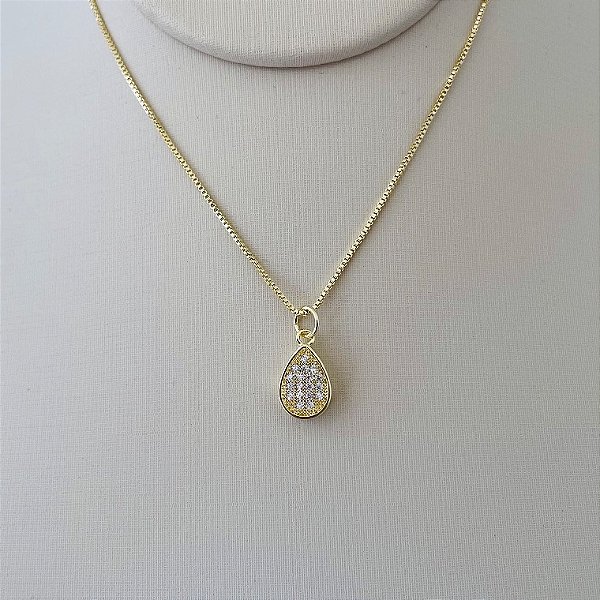 Colar de gota cravejada em banho de ouro 18k