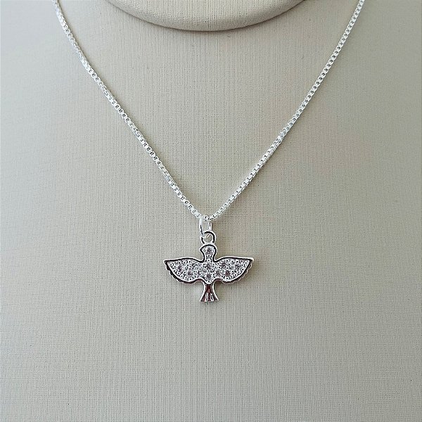 Colar de Espirito Santo cravejado em banho de prata silver