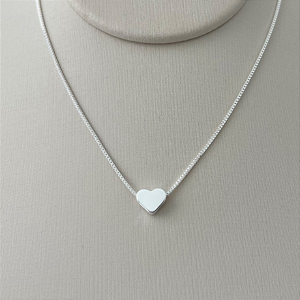 Colar de coração em chapa em banho de prata silver