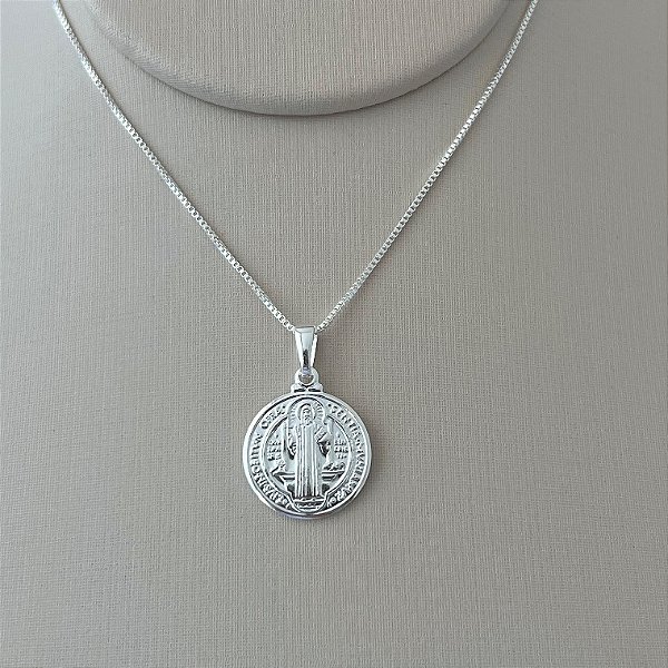 Colar pingente de São Bento em banho de prata silver