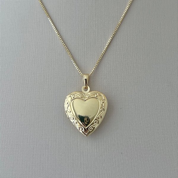 Colar relicário coração liso em banho de ouro 18k