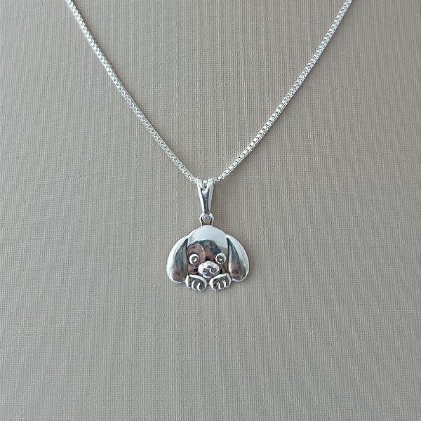 Colar pingente de cachorro em banho de prata silver