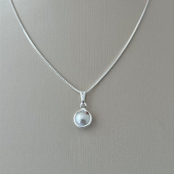 Colar pingente de pérola em banho de prata silver