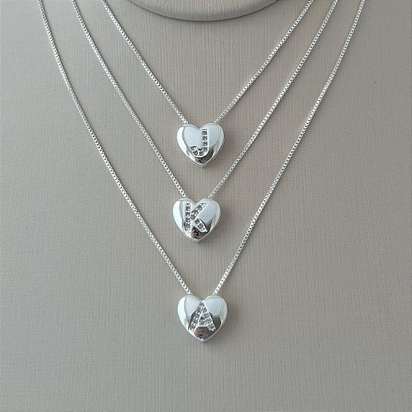 Colar coração de letras variadas cravejadas em banho de prata silver