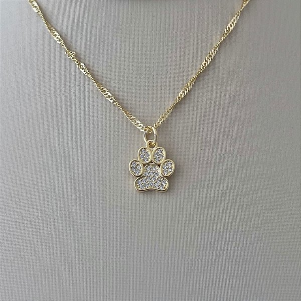 Colar pata de cachorro cravejada em banho de ouro 18k