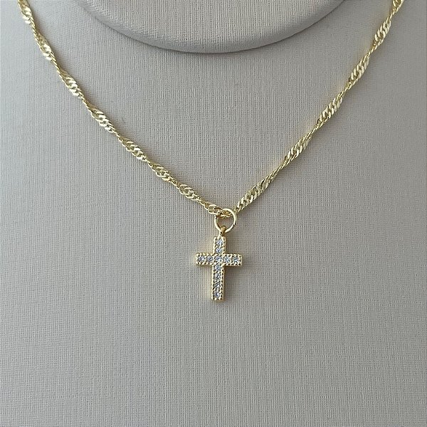 Colar pingente de cruz cravejada em banho de ouro 18k
