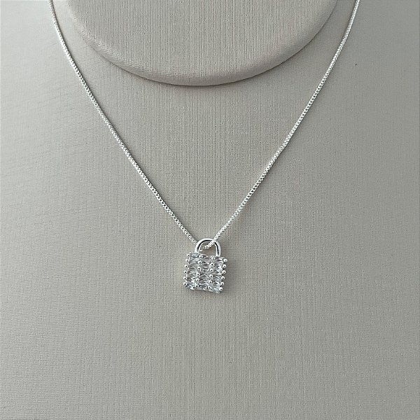 Colar chocker cadeado cravejado em banho de prata silver