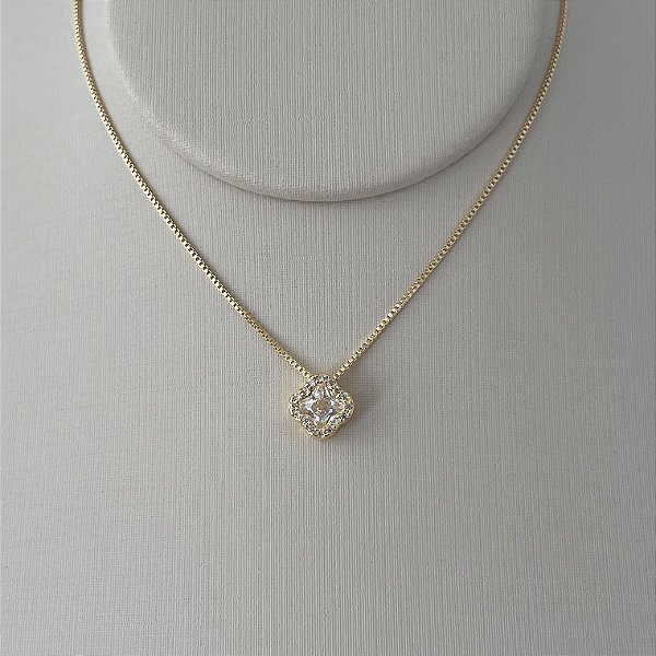 Colar flor em banho de ouro 18k