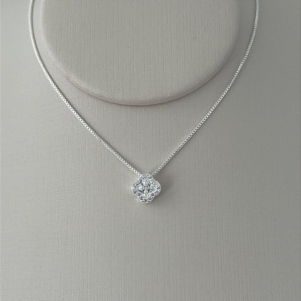 Colar flor em banho de prata silver