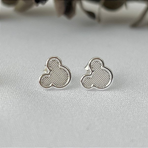 Brinco infantil mickey liso em banho de prata silver