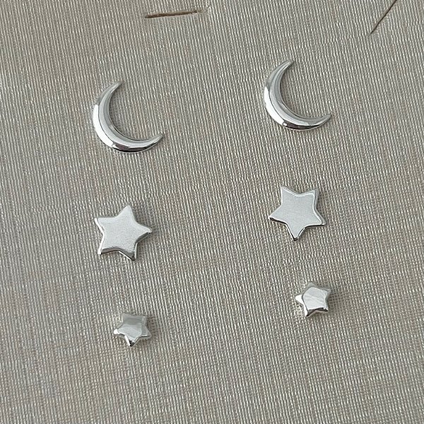 Brinco trio lua e estrelas em banho de prata silver