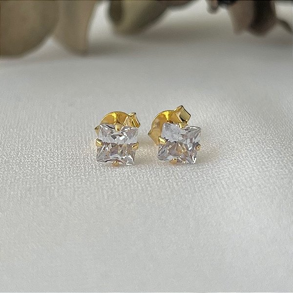Brinco ponto de luz quadrado PP em banho de ouro 18k
