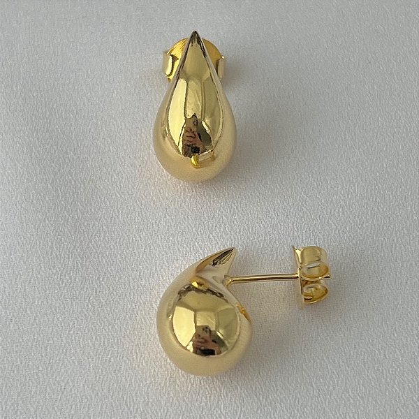 Brinco de gota lisa P em banho de ouro 18k