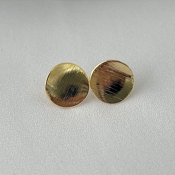 Brinco tipo moeda em banho de ouro 18k