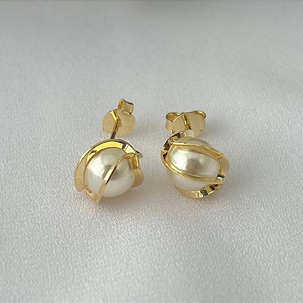 Brinco de pérola entrelaçada em banho de ouro 18k