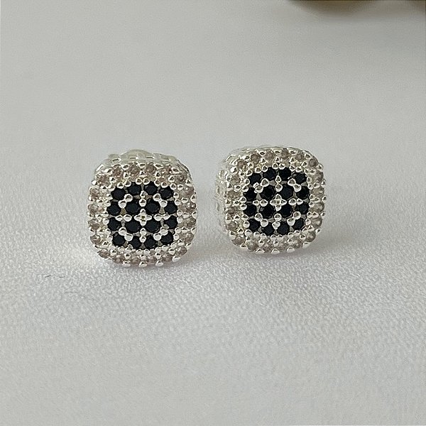 Brinco quadrado cravejado em banho de prata silver