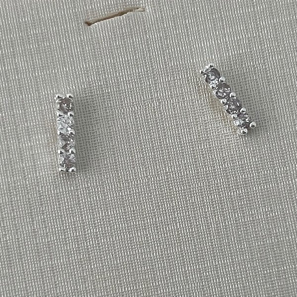 Brinco tubo cravejado em banho de prata silver