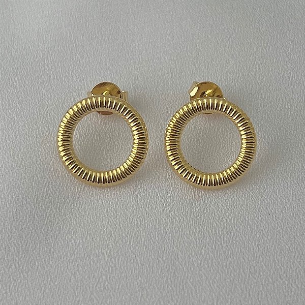 Brinco tipo mola M em banho de ouro 18k