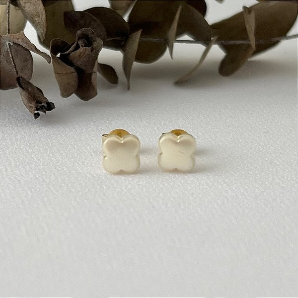 Brinco inspiração Van-Cleef madrepérola em banho de ouro 18k