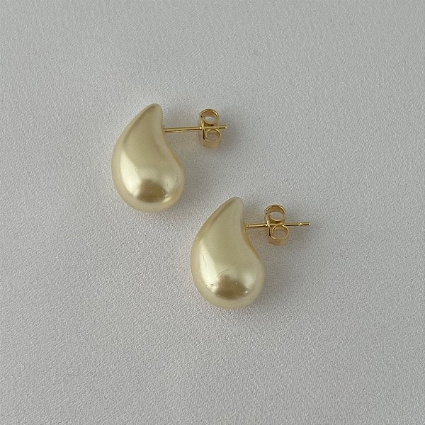Brinco de gota em madrepérola em banho de ouro 18k