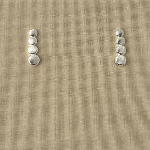 Brinco quatro bolinhas em banho de prata silver