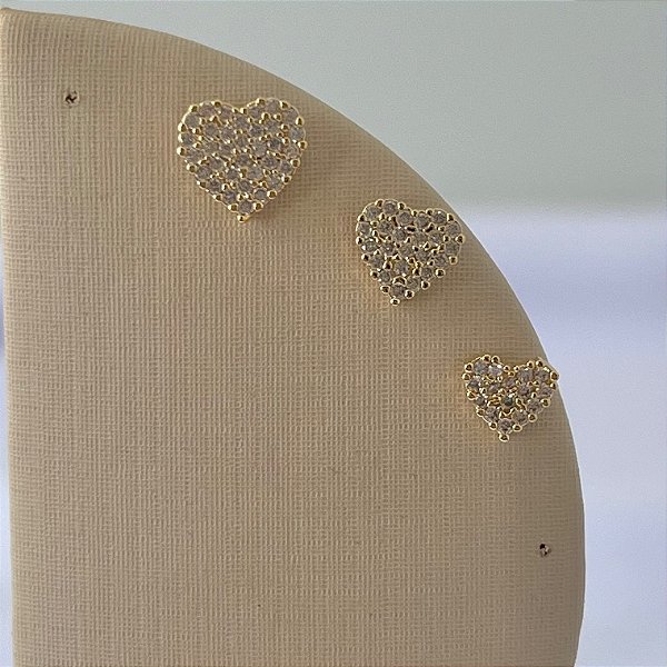 Trio de corações cravejado em banho de ouro 18k