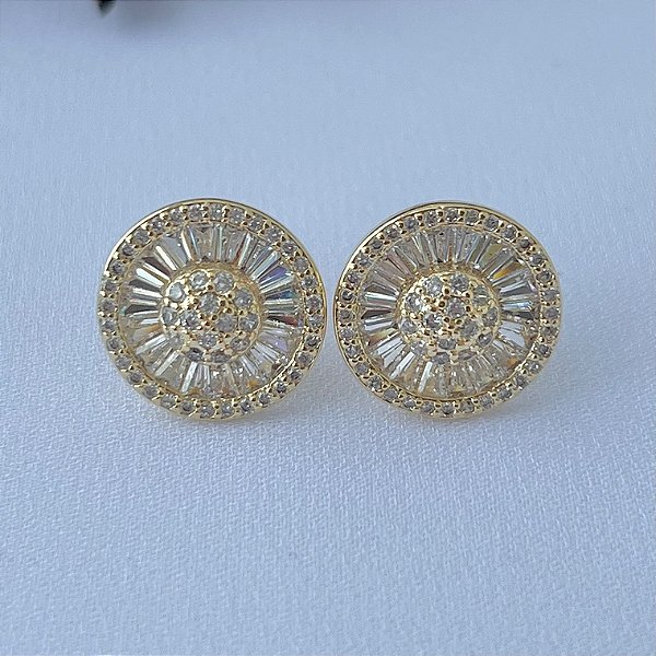 Brinco redondo luxuoso cravejado em banho de ouro 18k