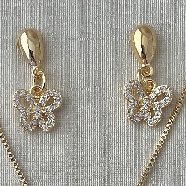 Brinco borboleta cravejada pendurada em banho de ouro 18k