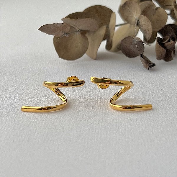Brinco Aspiral em banho de ouro 18k