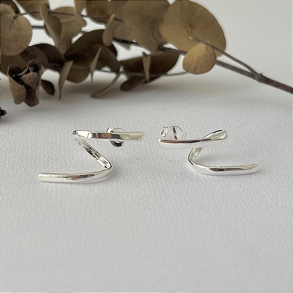 Brinco Aspiral em banho de prata silver