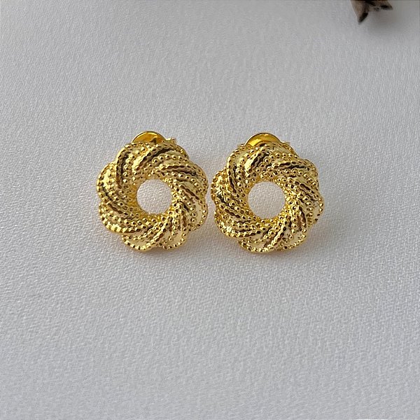 Brinco espiral texturizado em banho de ouro 18k