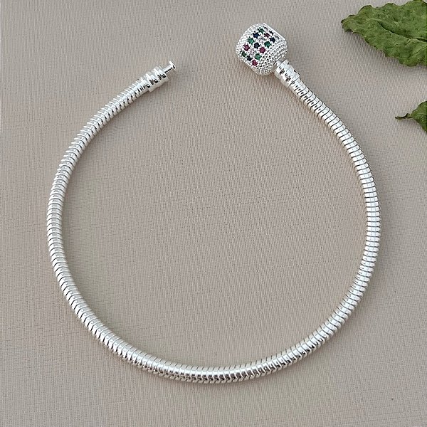Pulseira inspiração vivara fecho cravejado em banho de prata silver