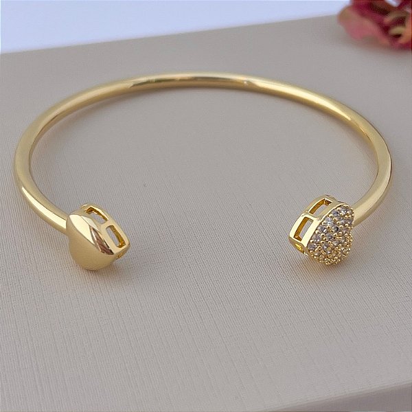 Bracelete corações liso e cravejado em banho de ouro 18k