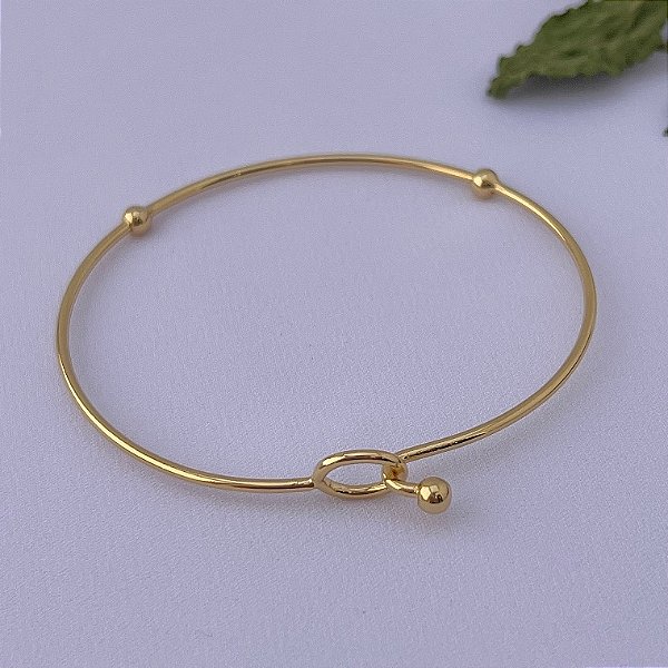 Bracelete liso com fecho gancho em banho de ouro 18k