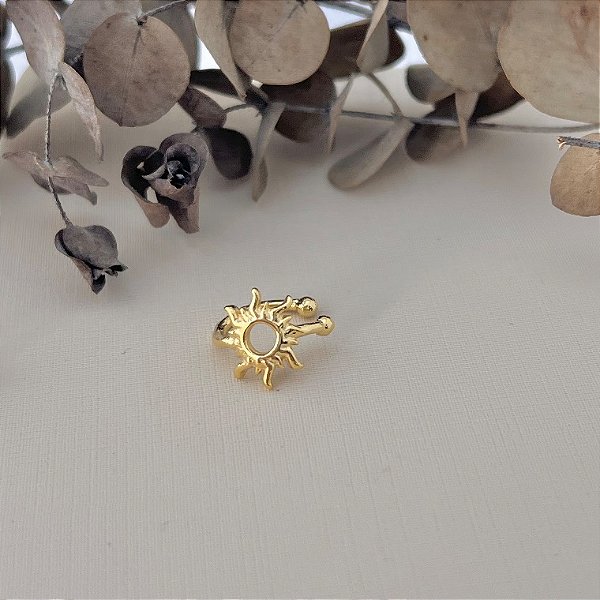 Piercing fake de sol em banho de ouro 18k
