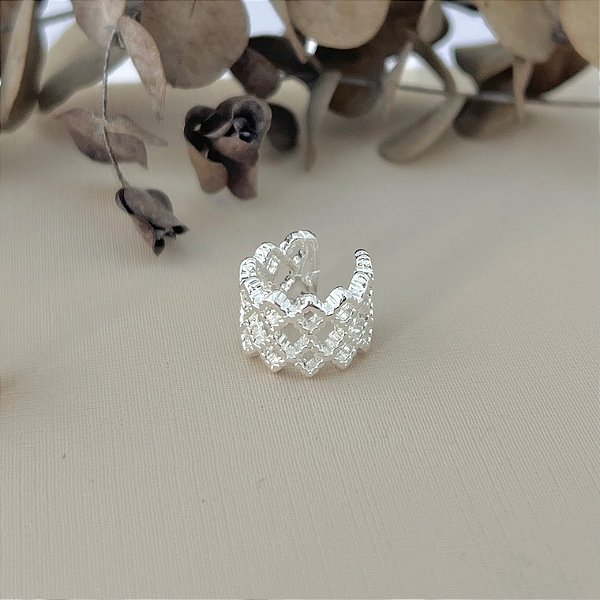 Piercing fake triângulos vazados em banho de prata silver