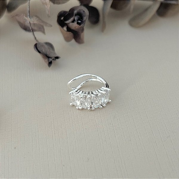 Piercing fake liso com zircônias em banho de prata silver