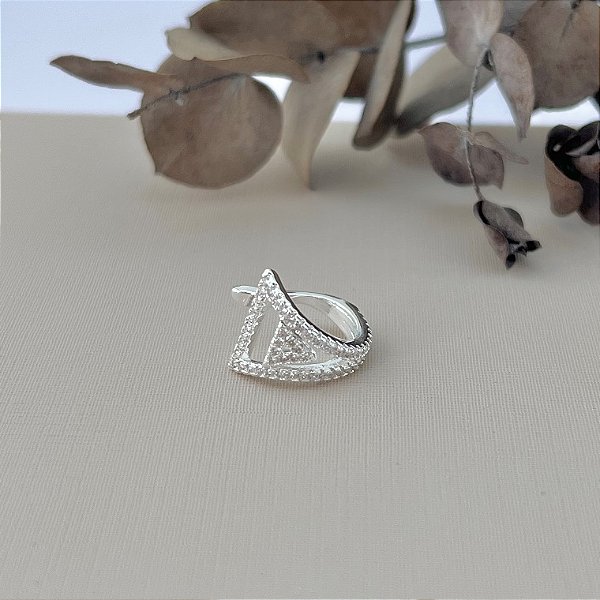 Piercing fake triangulo cravejado em banho de prata silver