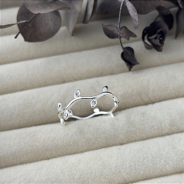 Anel aro 23 folhas cravejadas em banho de prata silver