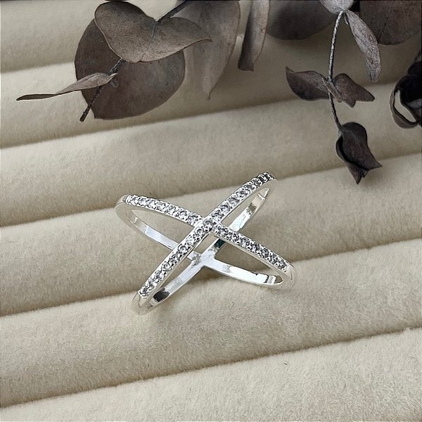 Anel aro 18 em X grande cravejado em banho de prata silver