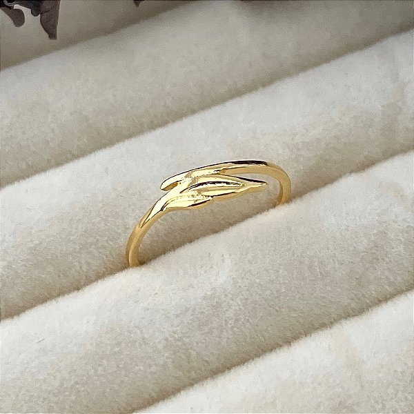 Anel aro 16,5 folha em banho de ouro 18k