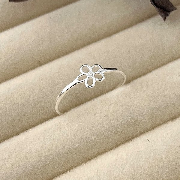 Anel flor vazada em banho de prata silver