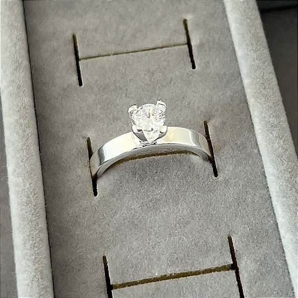 Anel aro 21,5 solitário tradicional em banho de prata silver