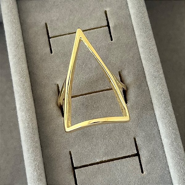 Anel aro 16 triangulo vazado em banho de ouro 18k