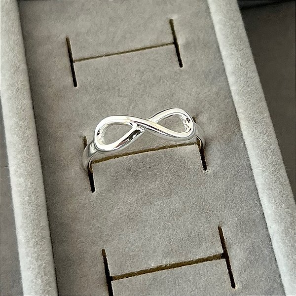 Anel aro 20 infinito liso vazado em banho de prata silver