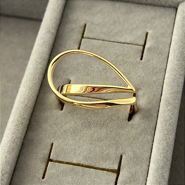 Anel aro 19 gota vazada de lado em banho de ouro 18k