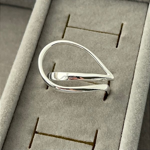 Anel aro 15 gota vazada de lado em banho de prata silver